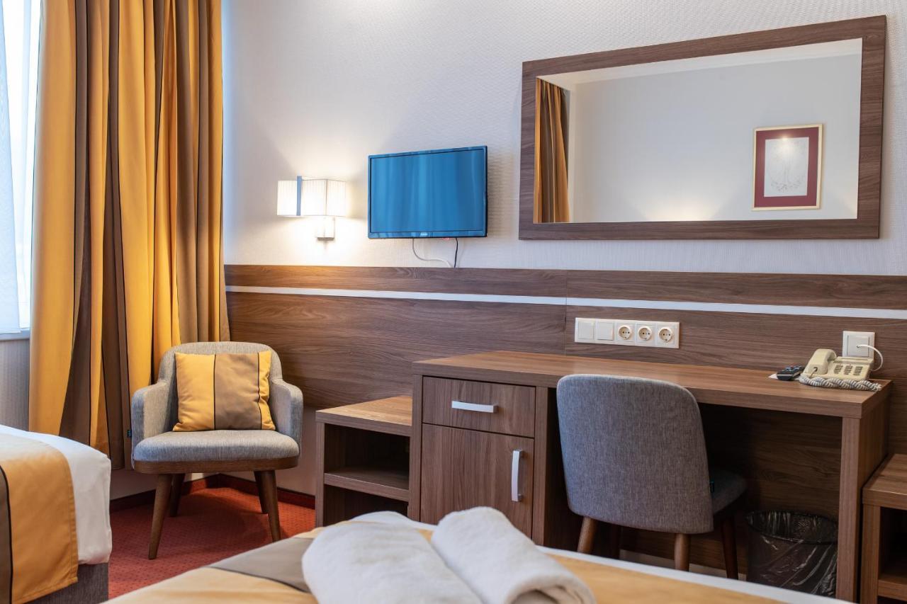 Hotel Arpad Tatabanya Bagian luar foto