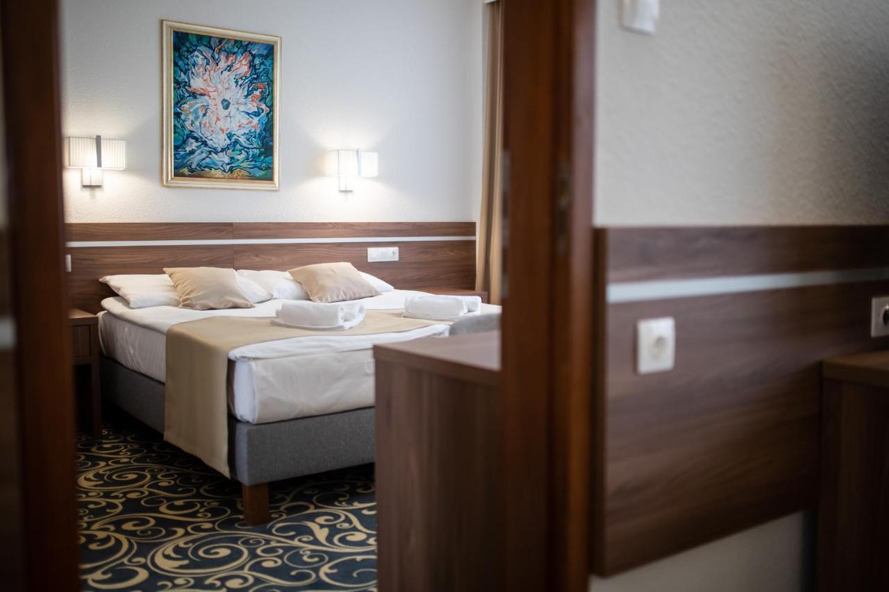 Hotel Arpad Tatabanya Bagian luar foto