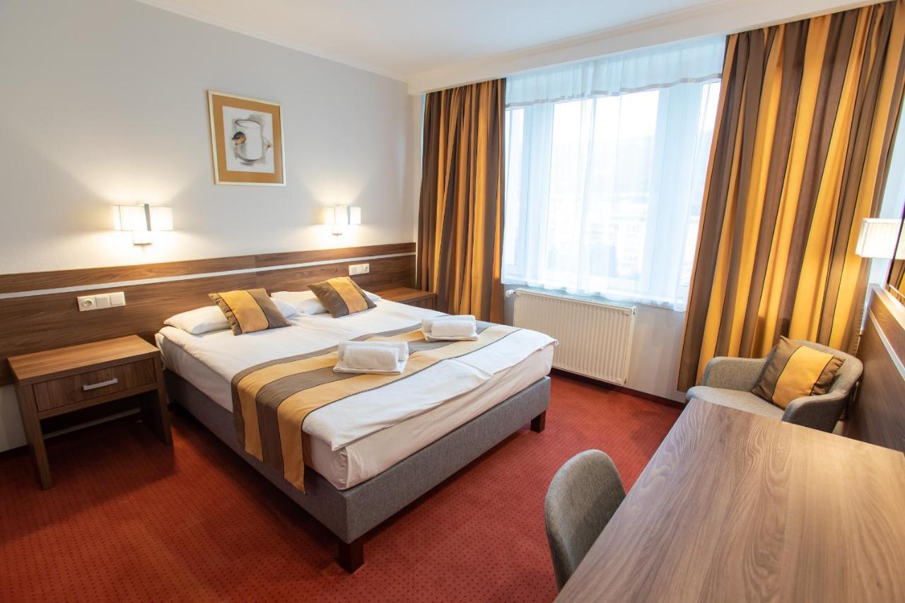 Hotel Arpad Tatabanya Bagian luar foto