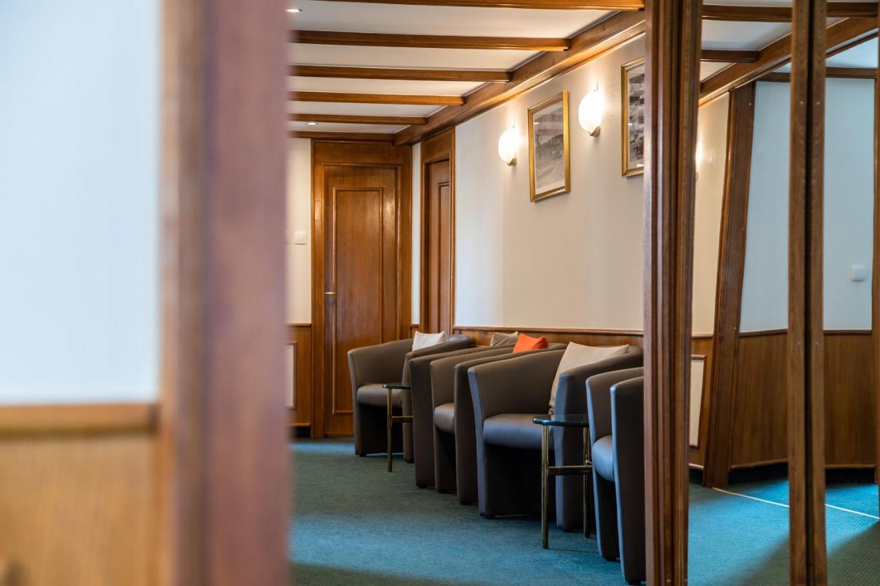 Hotel Arpad Tatabanya Bagian luar foto