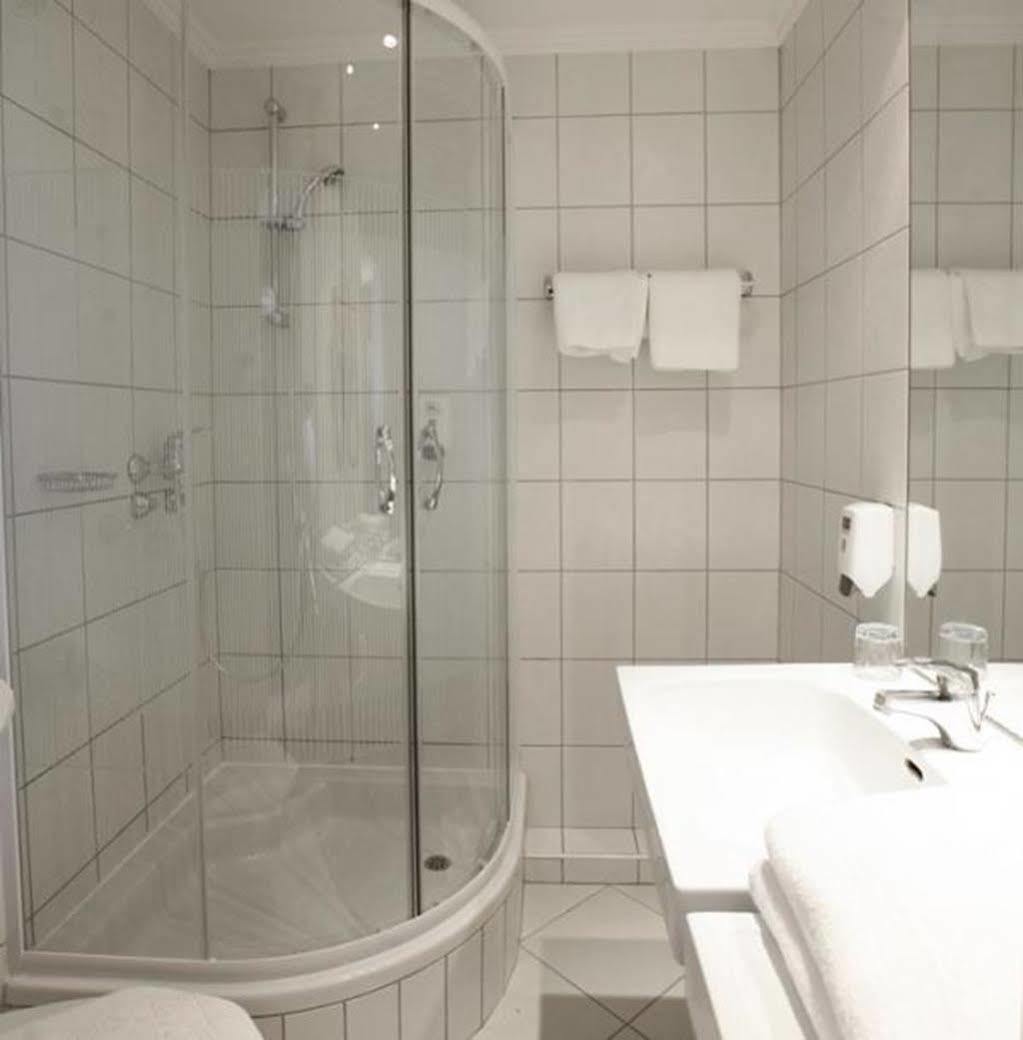 Hotel Arpad Tatabanya Bagian luar foto